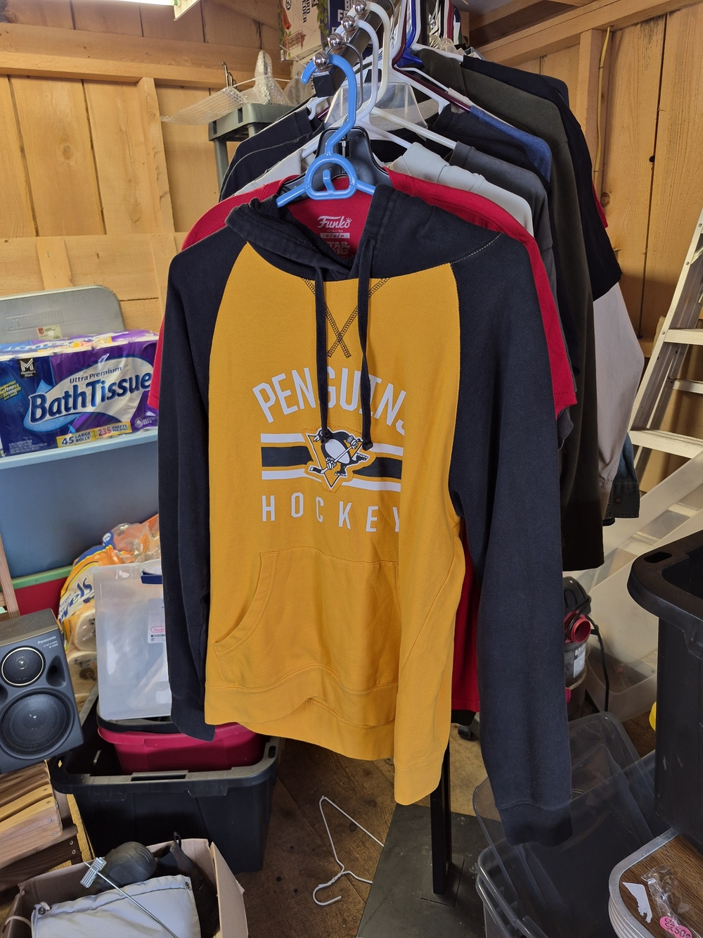 NHL Penguins Two-Tone Pullover Hoodie in Yellow and Black Bin 52